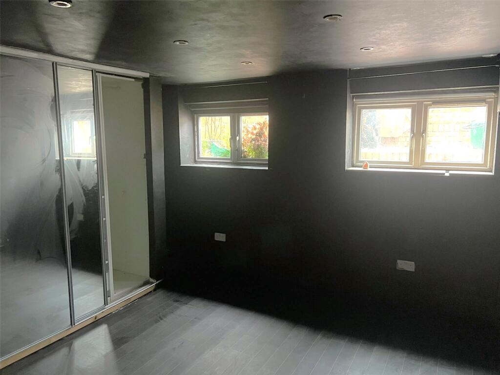 Apartment in London - More