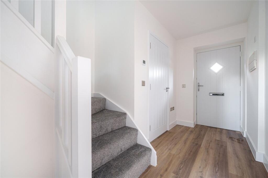 House in Reading, Padworth - More
