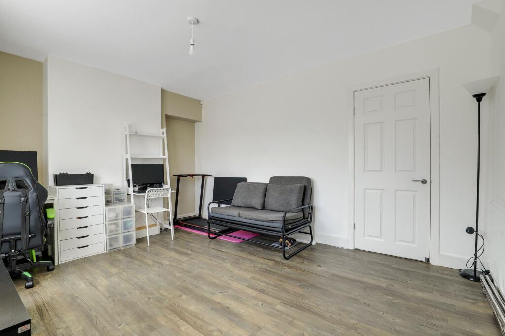 Southwold Drive, Nottingham, NG8 - View 4