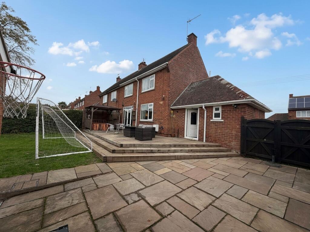 Main image of property: Oxford Road, Carlton-In-Lindrick, S81