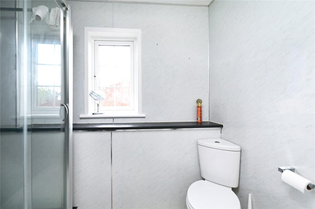 Apartment in Spelthorne, Surrey - View 3