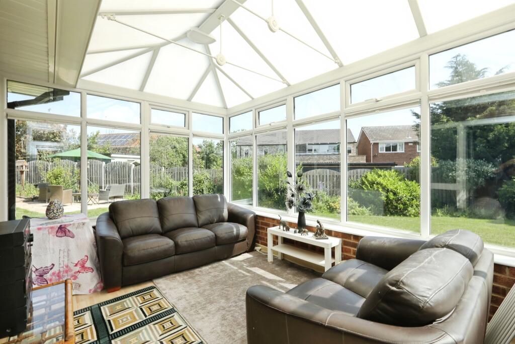 Darfield Close, Rossington, DONCASTER - More