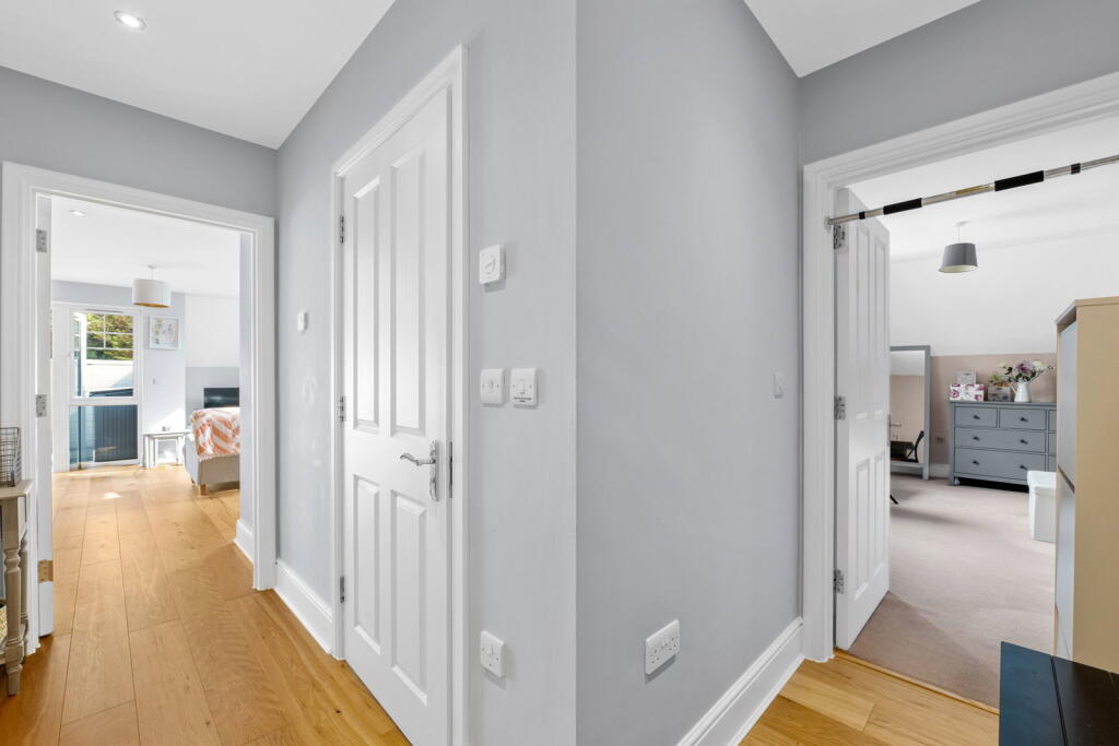 Apartment in Croydon - More