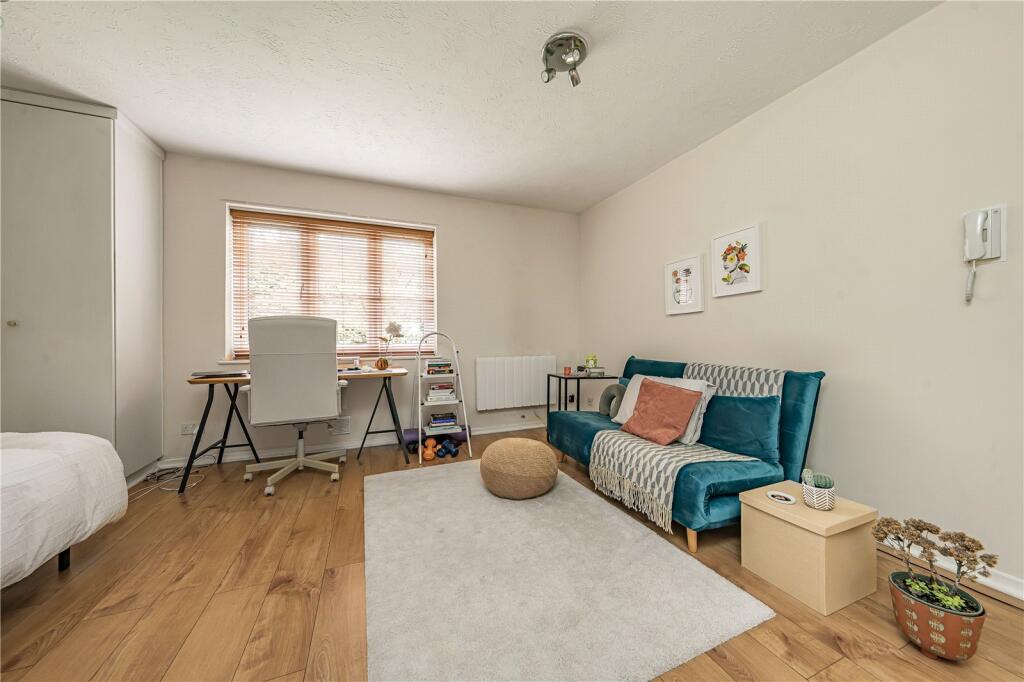 Gresham Way, Wimbledon, London, SW19 photo 3
