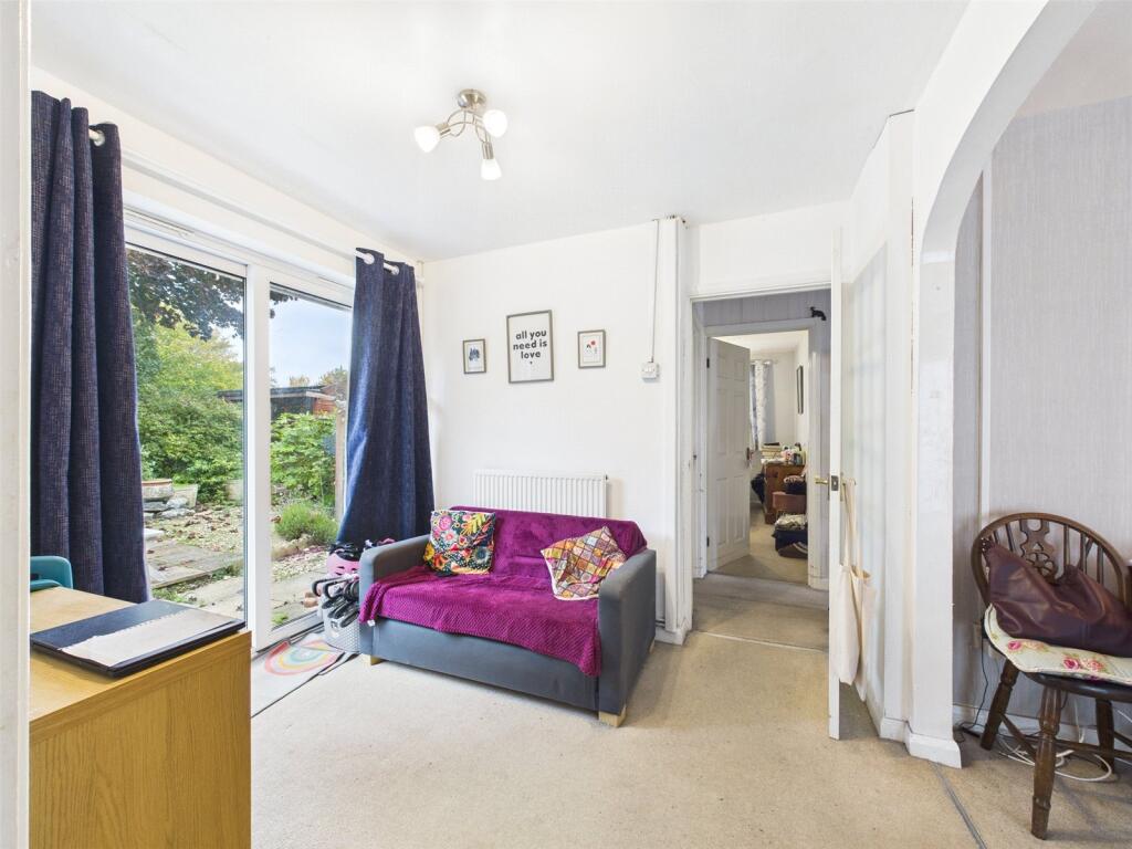 Avebury Close, Tuffley, Gloucester, Gloucestershire, GL4 photo 4
