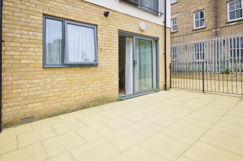 Apartment in Croydon - View 2