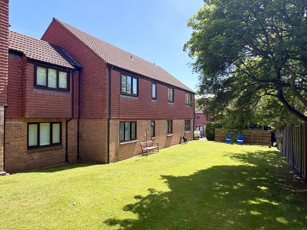 Fernhill Close, Canford Heath, Poole, BH17