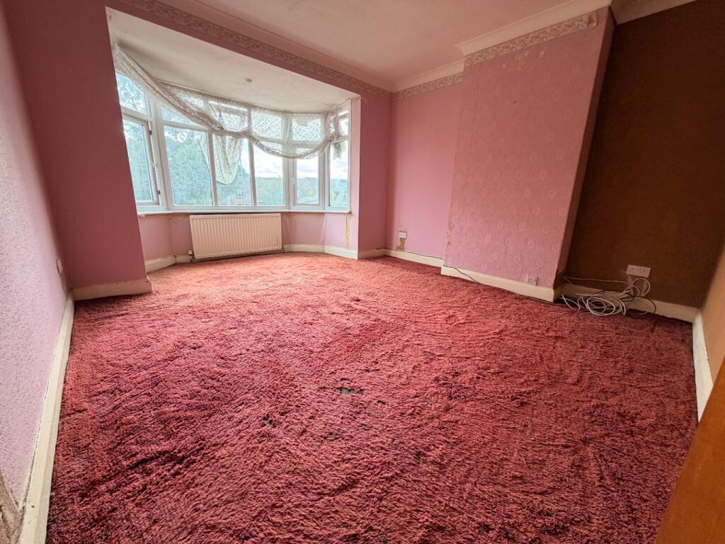 House in Luton, Hart Hill - More