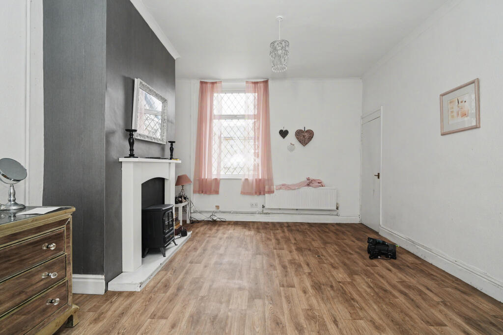 House in Bury, Kirklees - View 3