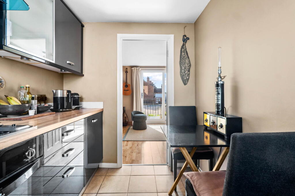 House in Worcester, Worcestershire - View 5