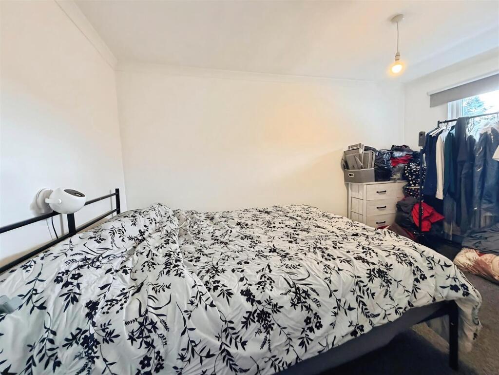 Apartment in Southend-on-Sea - View 4