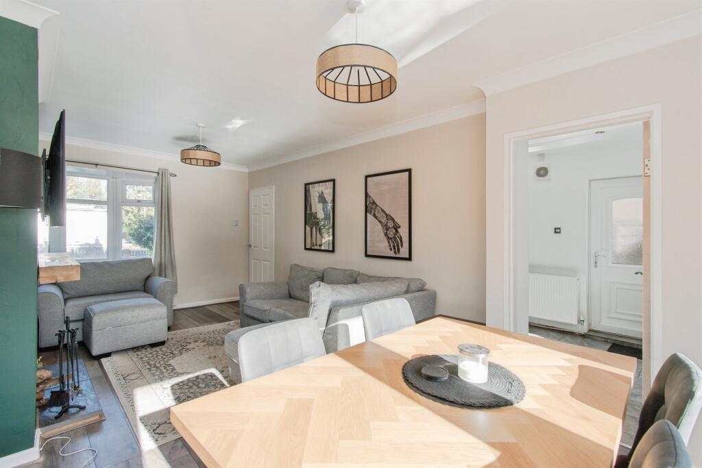 House in Wakefield, Hightown, Cutsyke - View 3