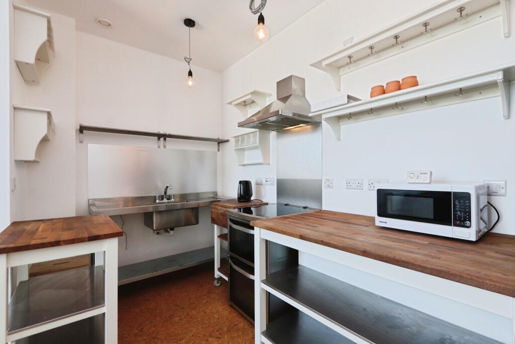 Apartment in Sheffield, Brookshaw Park, Neepsend - View 3