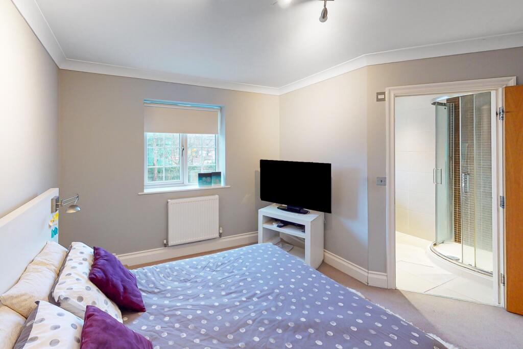 House in Elmbridge, Surrey - More