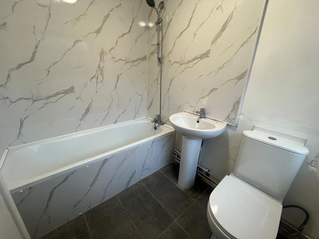 House in Walsall, West Midlands - More
