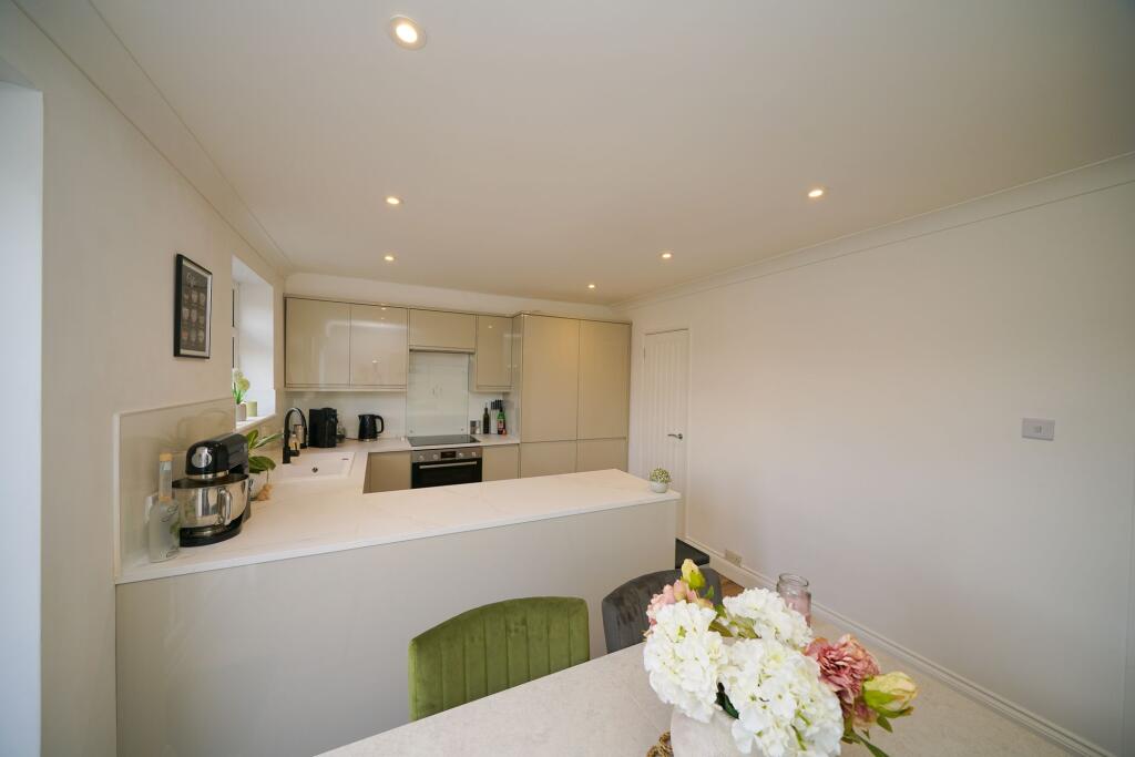 House in Dacorum, Markyate - More