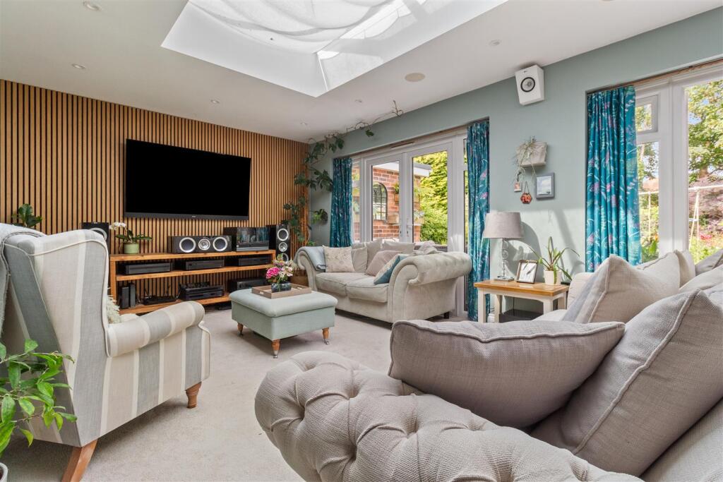 Beeches Avenue, Broadwater - View 2