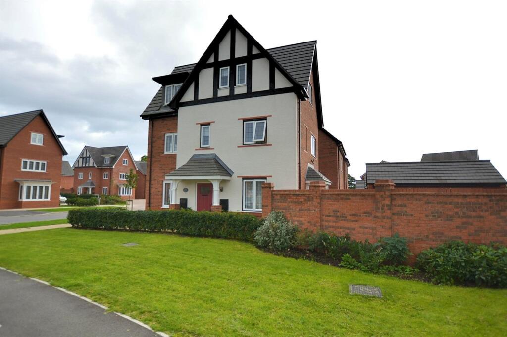 4-bed detached on Bluebell Road, Holmes Chapel, CW4, £435,000