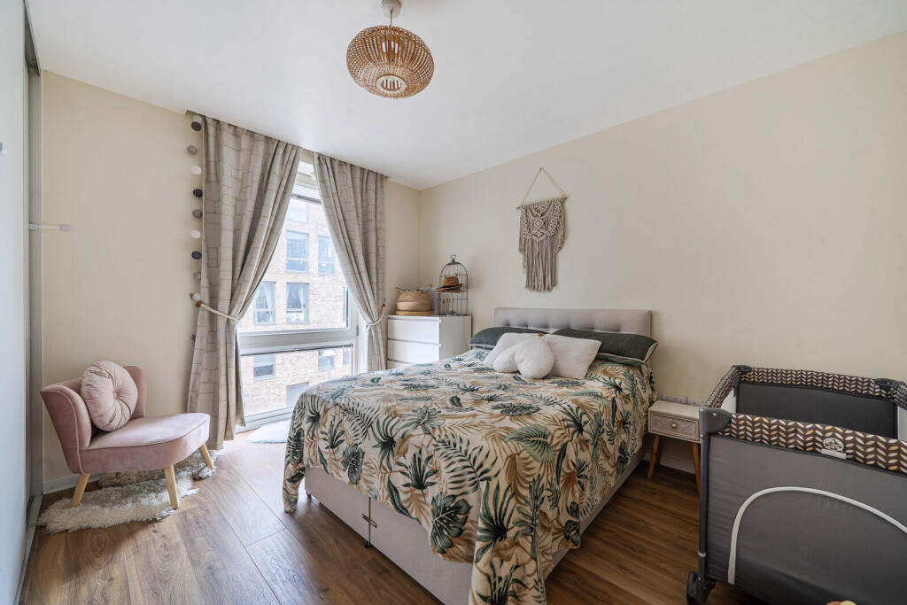 Apartment in Twickenham - More