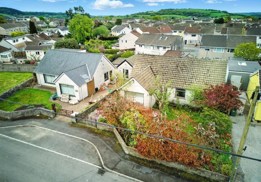3-bed detached on Llwyncrwn Road, Beddau, CF38, £230,000