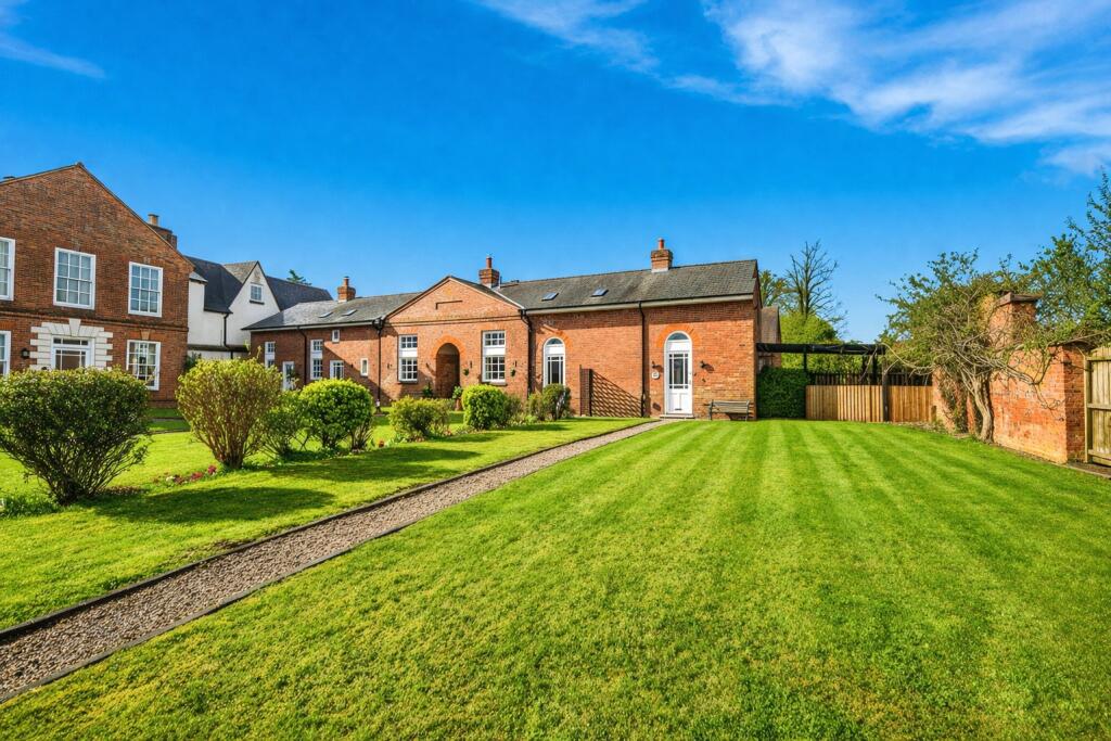 Main image of property: Coleshill Road, NUNEATON, Warwickshire, CV10