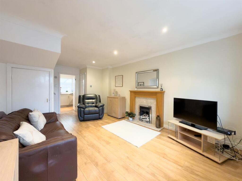 Plane Tree Croft, Alwoodley, Leeds, West Yorkshire. photo 3
