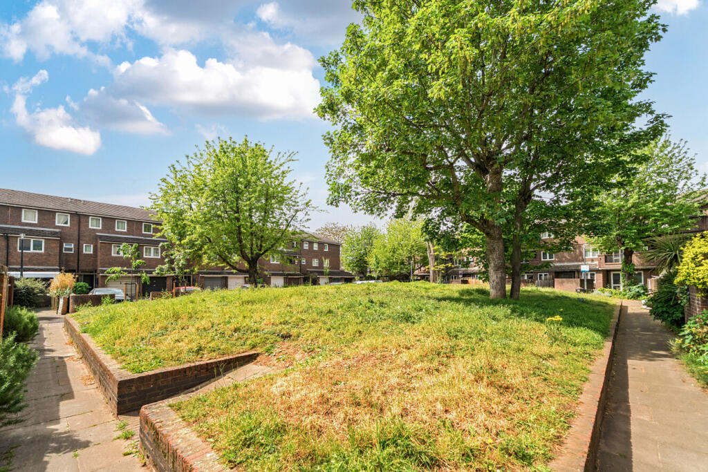 Apartment in London, Cossall Estate, Nunhead - View 4