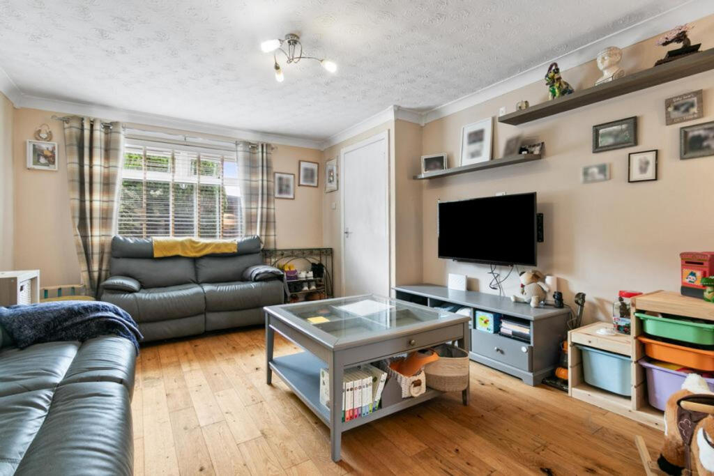 House in Glasgow, Southpark Village, Darnley - View 2
