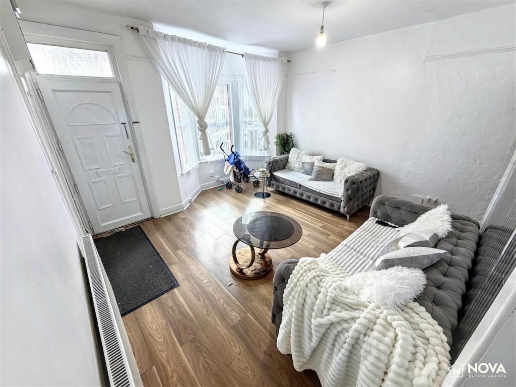 House in Luton - View 4