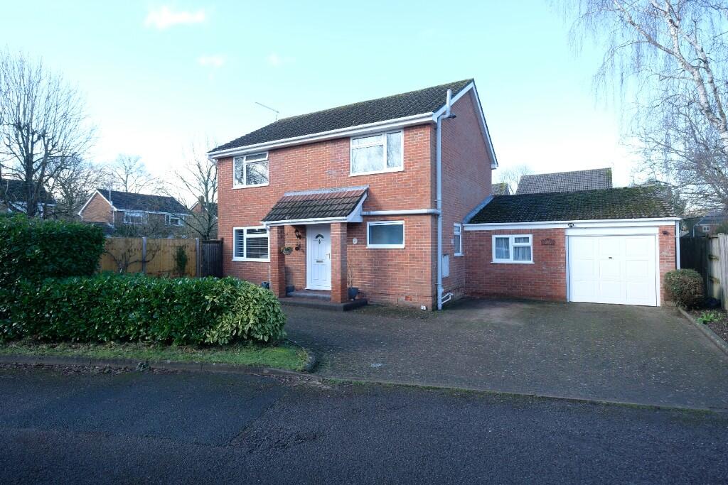 Main image of property: Poplar Drive, Marchwood, Southampton, SO40 4XH