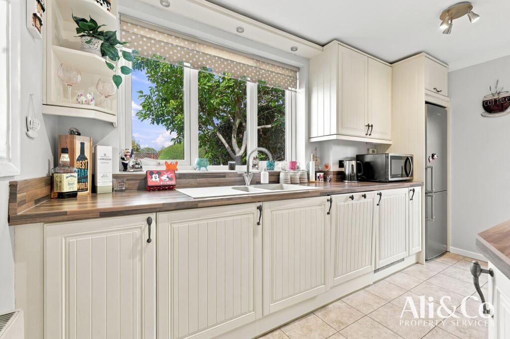 House in Grays, Little Thurrock - View 5