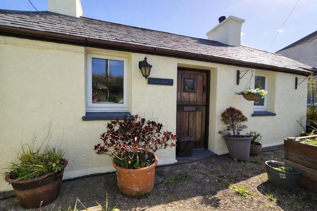Main image of property: Seren Bach, Edern