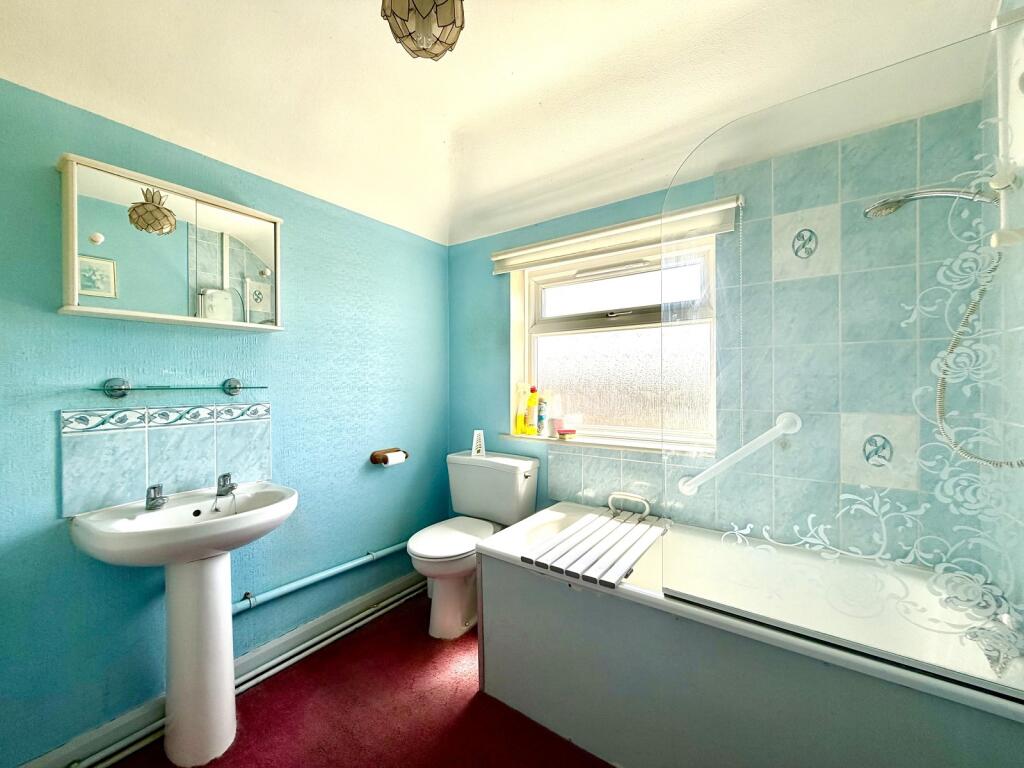 House in London, Royal Borough of Kingston upon Thames - View 4