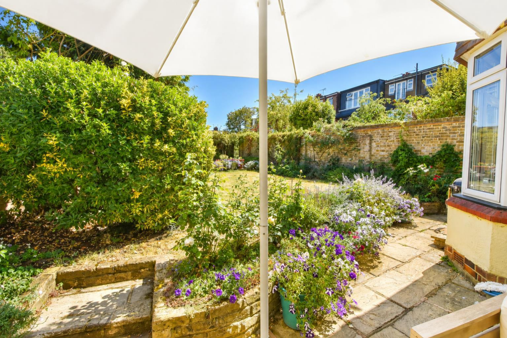House in London, East Sheen - More
