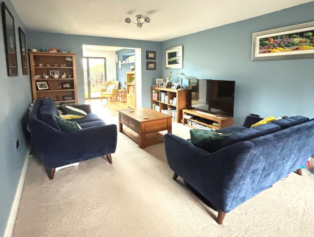 Bobbin Close, Brockworth, GL3 photo 2