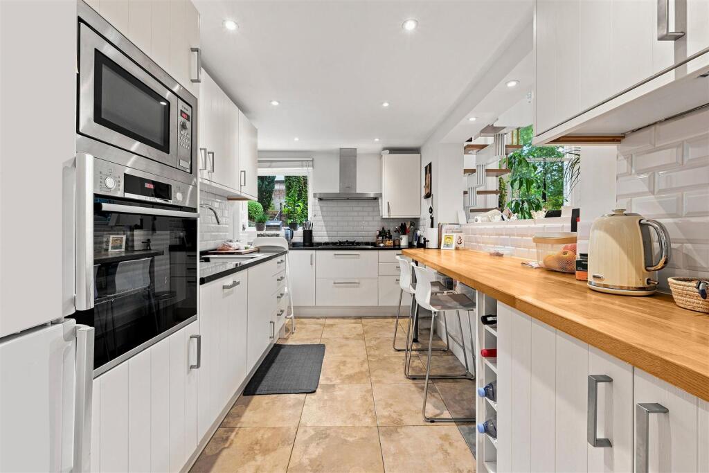 Apartment in London - More