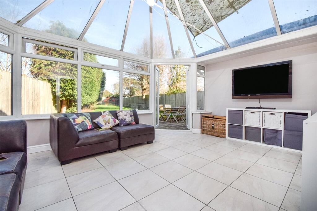 House in Hart, Yateley - View 4