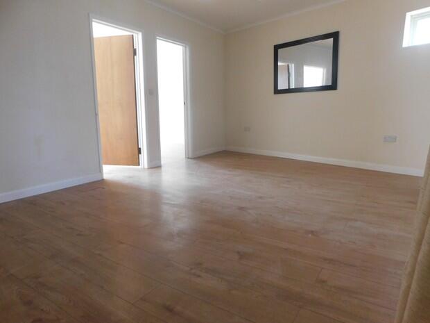 Apartment in Rushden, North Northamptonshire - View 4
