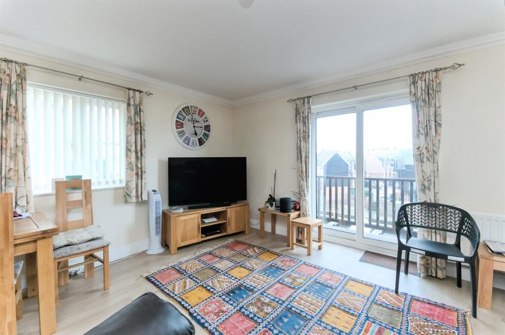 Apartment in Eastbourne, East Sussex - View 4