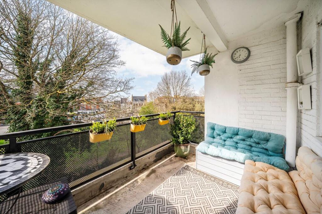 Deepdene Gardens, Brixton photo 4
