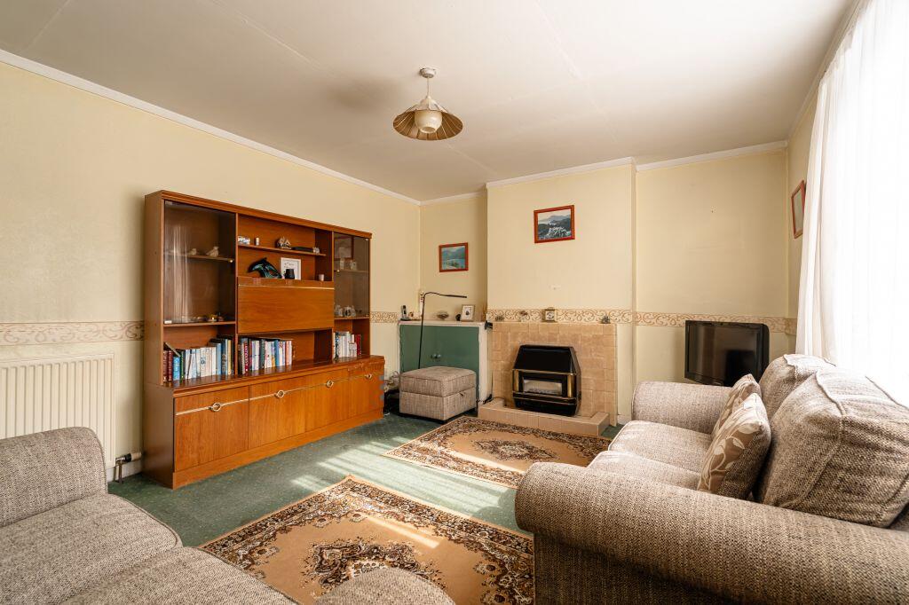 House in Edinburgh, Drylaw/Telford - More