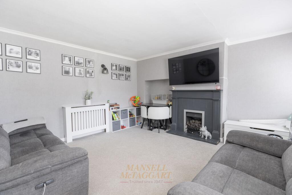 Meadowlands, Crawley, RH11 photo 2