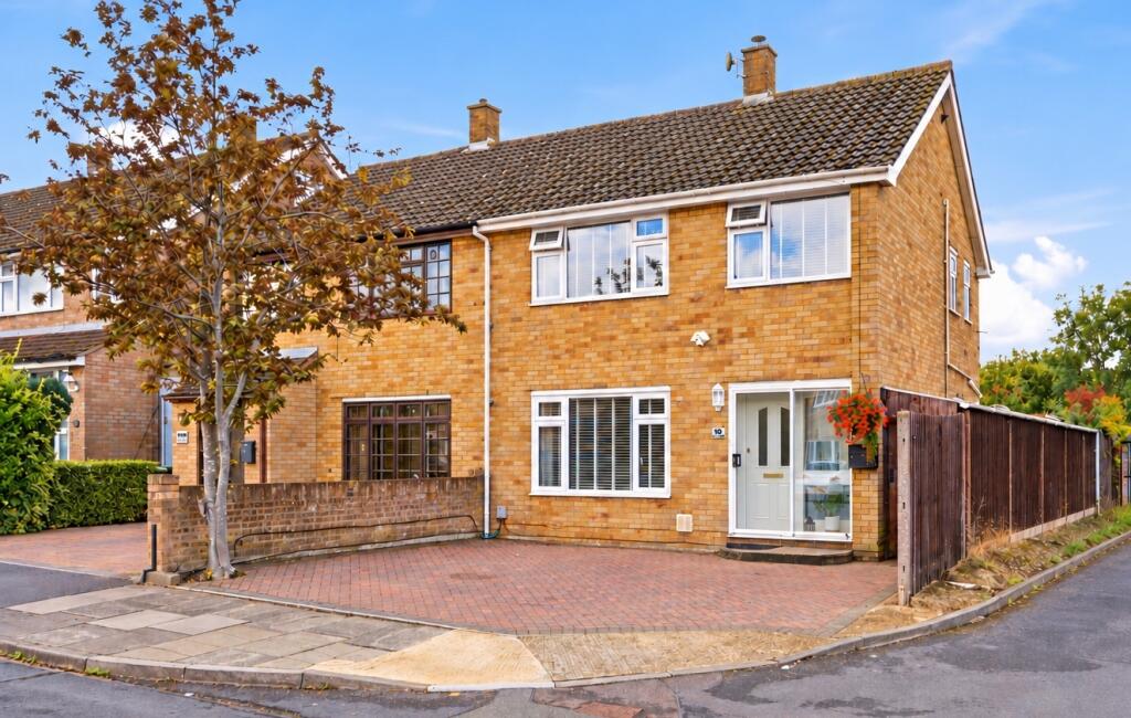 3-bed semi-detached on Reaper Close, Luton, Bedfordshire, LU4, £360,000
