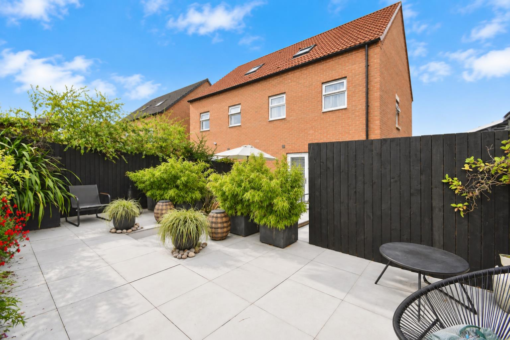 House in Hull - View 4