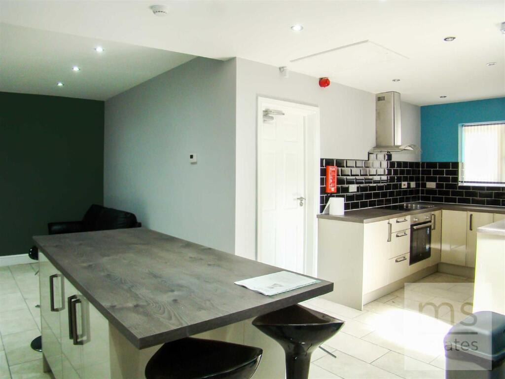 Main image of property: BILLS INCLUDED £140pppw Harrington Drive, Lenton, Nottingham