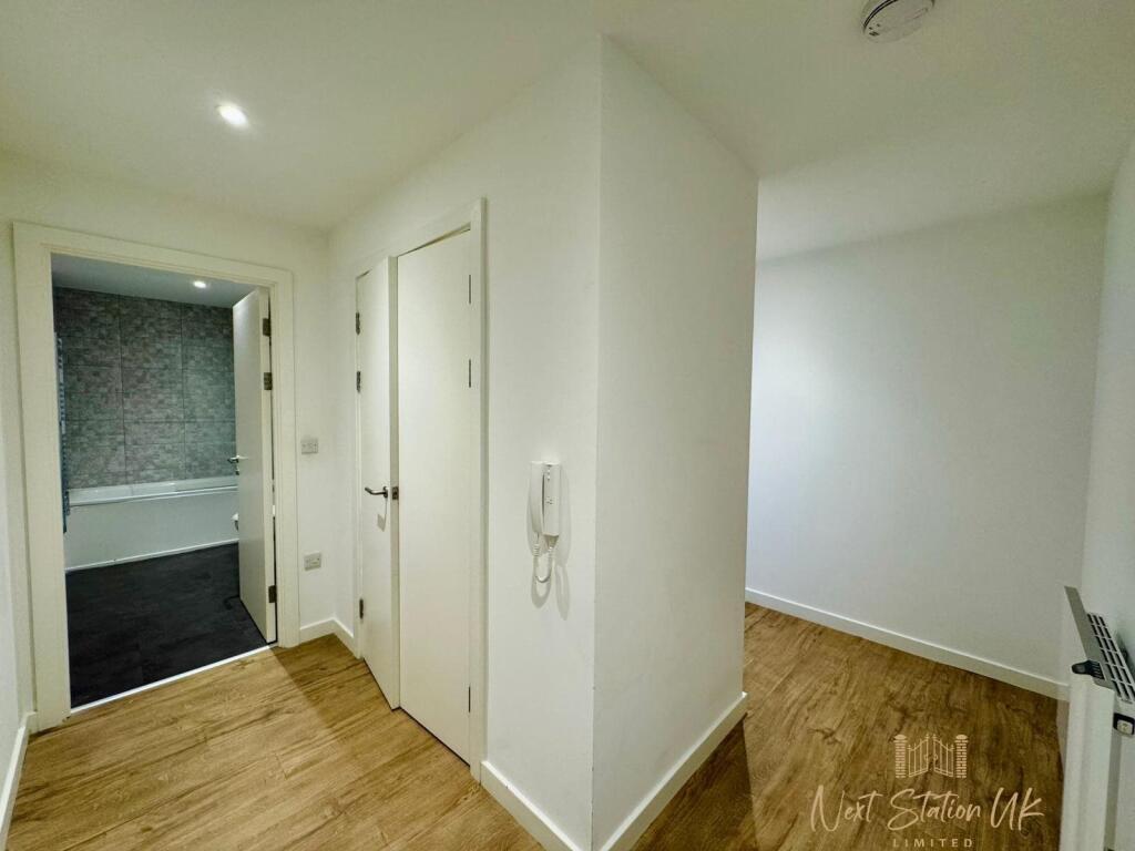1 Lincoln House photo 3