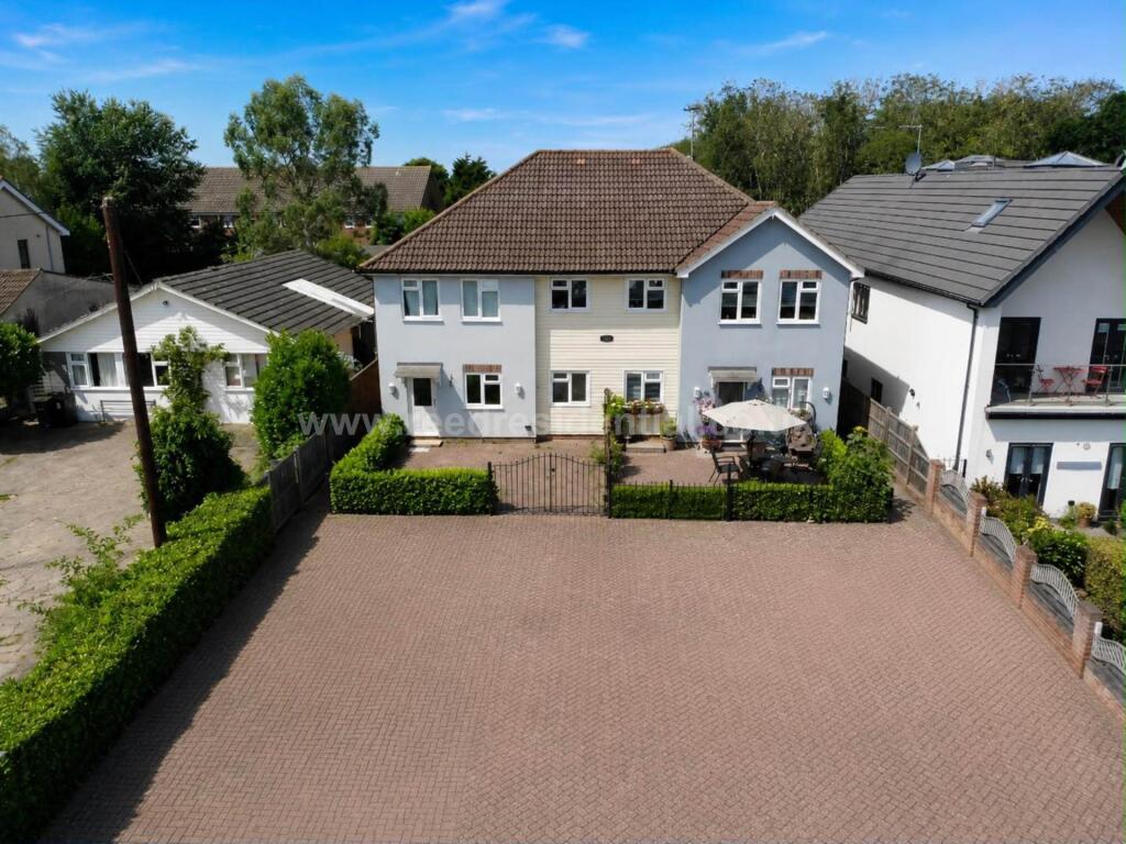 Main image of property: 2 Riverbreeze, 283 Ferry Road, Hockley