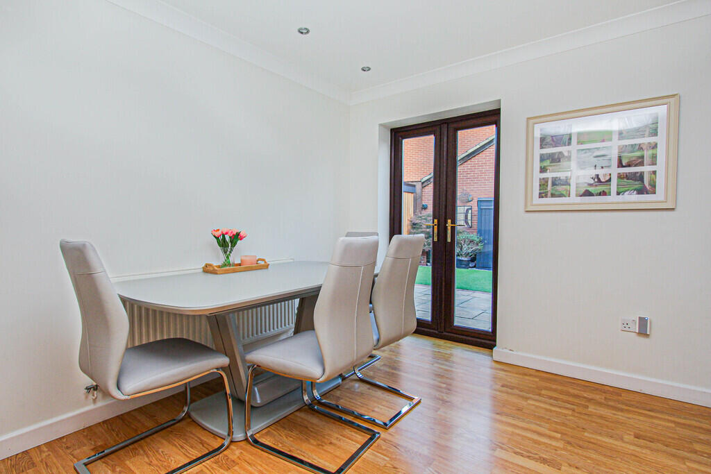 House in Irthlingborough, North Northamptonshire - More