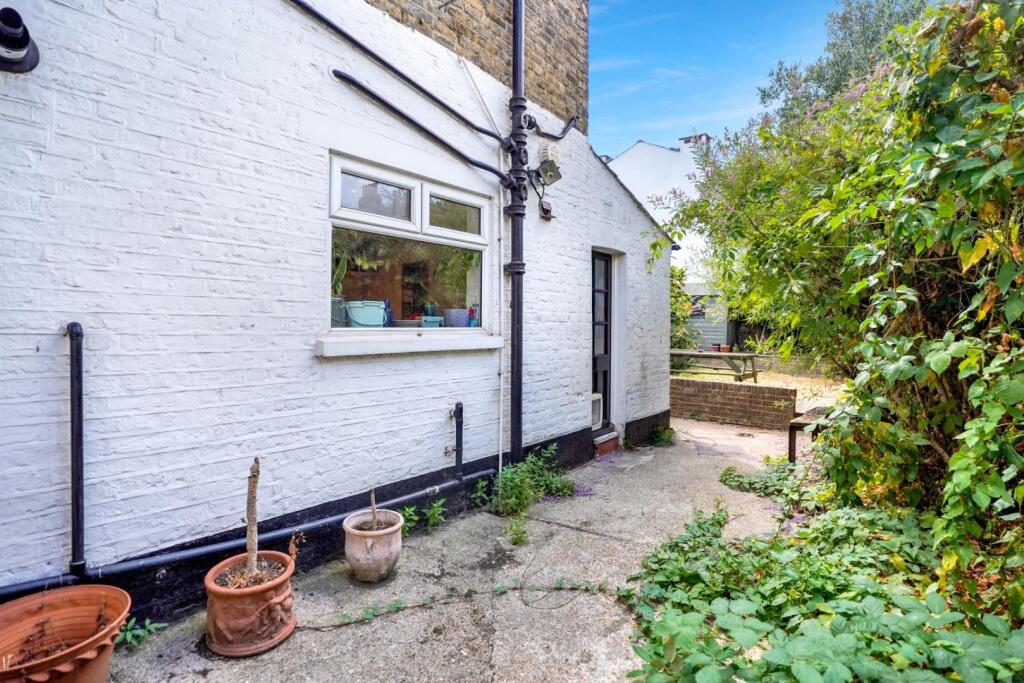 Apartment in London - More