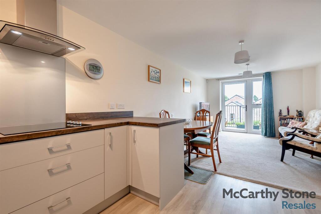 Apartment in Wimborne Minster, Dorset - View 2